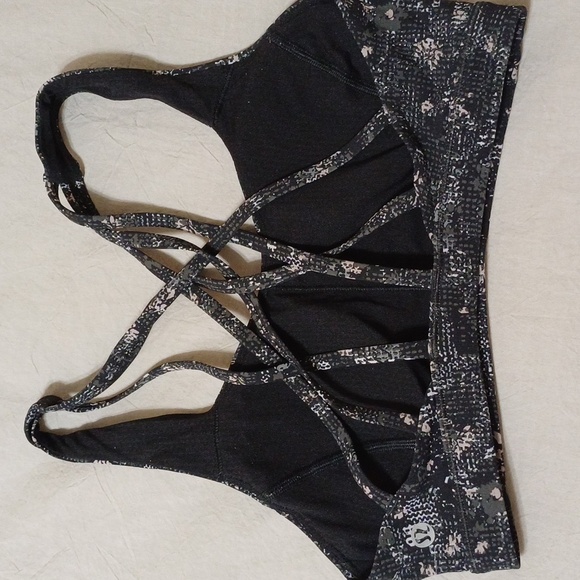 Lululemon Free to be Serene Bra size 4 - Picture 2 of 4